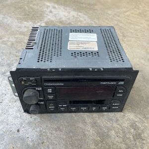 01 Oldsmobile Bravada AM FM CD cassette radio receiver Part No 09376173